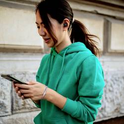 Lamax Dots3 Headset do uší (In Ear) Bluetooth® stereo černá Indikátor nabití, Nabíjecí pouzdro, regulace hlasitosti, odolné vůči potu, dotykové ovládání,