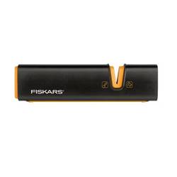 Fiskars 1000601 Xsharp™ sekáč a brousič ostří