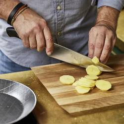 Siena HOME P41795 Krájecí prkénko s rukojetí Brescia 45°, Eiche FSC® 100%