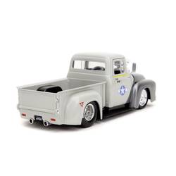 JADA TOYS model osobního automobilu Ford Street Fighter 1956 Ford Pickup s postavou Guile hotový model Model osobního automobilu