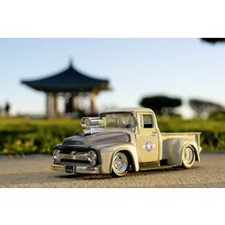 JADA TOYS model osobního automobilu Ford Street Fighter 1956 Ford Pickup s postavou Guile hotový model Model osobního automobilu