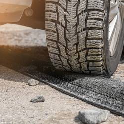 DEFENDER by Adam Hall 86100BLK kabelový můstek černá