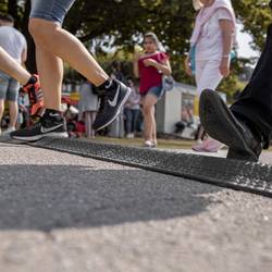 DEFENDER by Adam Hall 86100BLK kabelový můstek černá