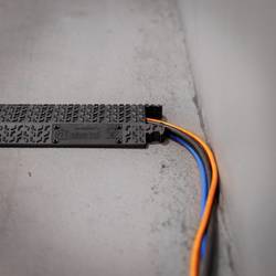 DEFENDER by Adam Hall kabelový můstek 866XP100BLK polyuretan černá Kanálů: 1 1005 mm Množství: 1 ks