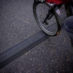 DEFENDER by Adam Hall kabelový můstek 866XP100BLK polyuretan černá Kanálů: 1 1005 mm Množství: 1 ks