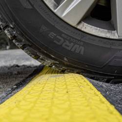 DEFENDER by Adam Hall kabelový můstek 86100LUX polyuretan černožlutá Kanálů: 2 1005 mm Množství: 1 ks