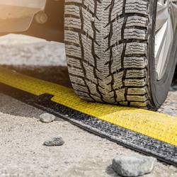 DEFENDER by Adam Hall kabelový můstek 86100LUX polyuretan černožlutá Kanálů: 2 1005 mm Množství: 1 ks