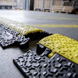 DEFENDER by Adam Hall kabelový můstek 86100LUX polyuretan černožlutá Kanálů: 2 1005 mm Množství: 1 ks