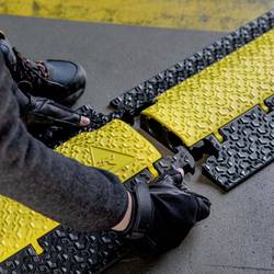 DEFENDER by Adam Hall kabelový můstek 86100LUX polyuretan černožlutá Kanálů: 2 1005 mm Množství: 1 ks