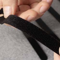 Quadrios 23CA186 kabelový manažer na suchý zip ke spojování háčková a flaušová část (d x š) 250 mm x 12 mm černá 10 ks