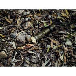 ArmyTek Dobermann Pro Magnet USB Olive Warm LED kapesní svítilna, poutko na ruku, s brašnou, napájeno akumulátorem, 1400 lm, 164 g