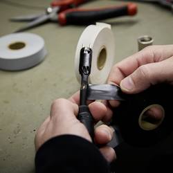 DEFENDER by Adam Hall EXA Tape DTEXAIW19 izolační páska bílá (d x š) 33 m x 19 mm 1 ks