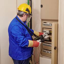Chauvin Arnoux C.A 6528 tester izolací 250 V, 500 V, 1000 V, 11 GΩ