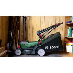 Bosch Home and Garden 06008B9E00 akumulátor Akumulátorová sekačka + 2. akumulátor, vč. nabíječky 2x 18 V šířka sekání 37 cm Určen pro 550 m²