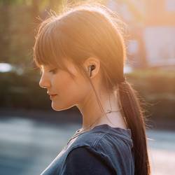 Lamax Clips1 Play Headset do uší (In Ear) Bluetooth® stereo černá Indikátor nabití, Nabíjecí pouzdro, regulace hlasitosti, odolné vůči potu, dotykové ovládání,