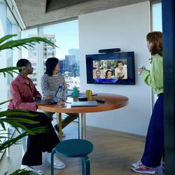 HP Poly Studio R30 USB Video Bar-EURO konferenční reproduktor USB-C®, USB-A, Bluetooth, Wi-Fi 6 (IEEE 802.11 černá/bílá