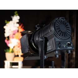 Eurolite LED akumulátorový reflektor AKKU THA-20PC TRC Theater-Spot sw teplá bílá až neutrální bílá 10 W