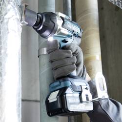 Makita MAKDTW701Z, DTW701RTJ aku rázový utahovák, 700 Nm, 18 V, 5 Ah, Li-Ion, vč. 2x aku, vč. nabíječky, kufřík
