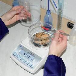 PCE Instruments přesná váha Max. váživost 210 g ze zásuvky bílá