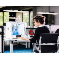 UltiMaker S3 3D tiskárna, vyhřívaná podložka, systém dvojitých trysek (duální extrudér)