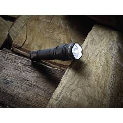 ArmyTek Dobermann Pro Warm LED kapesní svítilna, napájeno akumulátorem, 1400 lm, 114 g