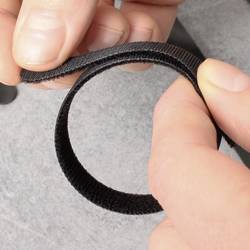 Quadrios 23CA185 kabelový manažer na suchý zip ke spojování háčková a flaušová část (d x š) 200 mm x 12 mm černá 10 ks