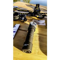 ArmyTek Wizard C2 Pro Magnet White LED ruční svítilna, s magnetickým držákem, napájeno akumulátorem, 2500 lm, 4800 h, 65 g