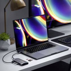 Satechi Dokovací stanice USB4® ST-U4MA3M