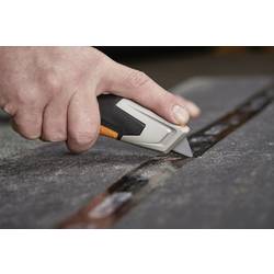 Fiskars 1027223 Univerzální nůž CarbonMax™ se zatahovací čepelí 1 ks