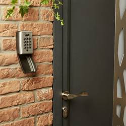 Master Lock P63350 5423EURD trezor na klíč na heslo