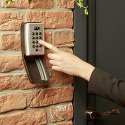 Master Lock P63350 5423EURD trezor na klíč na heslo
