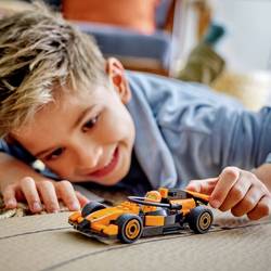 60442 LEGO® CITY F1® závodní řidič s McLaren závodním autem