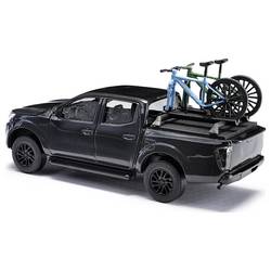 Busch 53724 H0 model osobního automobilu Nissan Navara s dvěma Bike