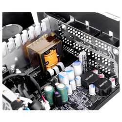 Thermaltake THERMALTAKE - AC/DC-Einbaunetzteil ATX 80PLUS Gold - PC-/Server Netzteil - ATX AC/DC vestavný zdroj 850 W ATX 80 PLUS® Gold