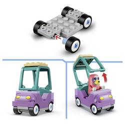 11216 LEGO® Bluey Omas s Bingo a Bluey; hračka s autem na hraní, s postavením a s postavičkami z řady TV