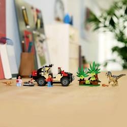 76972 LEGO® JURASSIC WORLD™ Raptor: Sledovací reflektor s terénním vozem