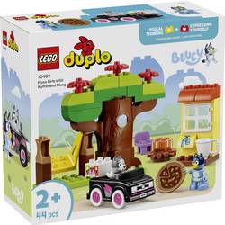 10469 LEGO® DUPLO Bluey Včetně pizzy s muffinem a blueyem; hračky s autem na hraní, stromem, houpačkou a 2 figurkami
