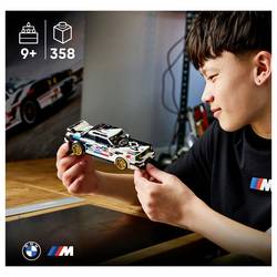 77263 LEGO® SPEED CHAMPIONS BMW M3 (E30); stavebnice; auto BMW na hraní s 1 mini figurkou za volantem; herní sada s vyobrazeným žihadlem; dárek pro děti a