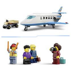 60492 LEGO® CITY Osobní jet; sada s odletováním, zavazadlovým vozem a 4 minifigurami